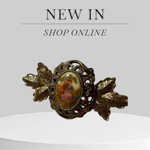 Vintage Gold Brooch with Artistic Centerpiece - Picture 7 of 8